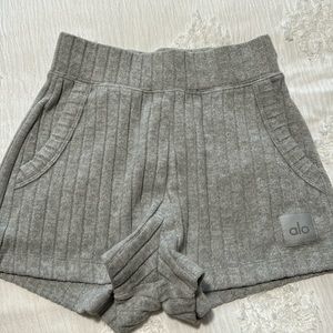 NWOT alo yoga “ribbed take comfort shorts “